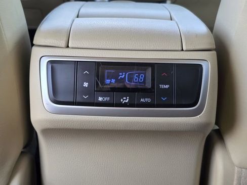 Used 2017 Toyota Highlander XLE image 17