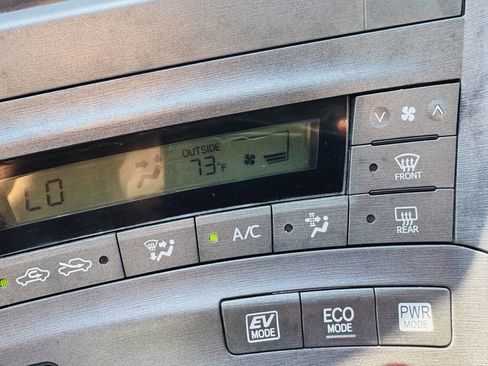 Used 2015 Toyota Prius Two FWD image 20