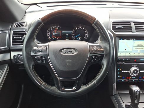 Used 2018 Ford Explorer Platinum image 14