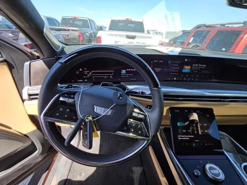Used 2025 Cadillac Escalade IQ Luxury 2 AWD/4WD image 9