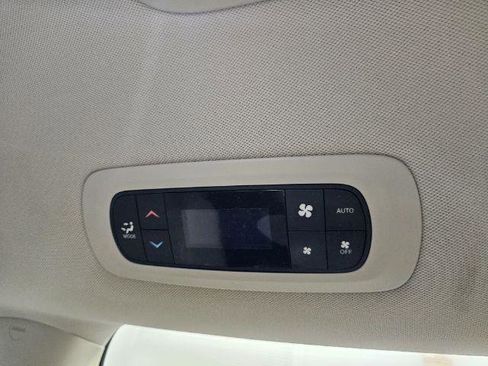 Used 2017 Chrysler Pacifica Touring-L FWD image 36