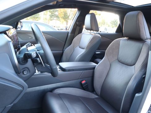 Used 2023 Lexus RX 350 w/ Luxury Package image 35