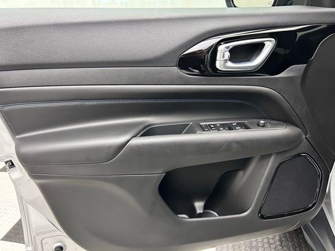 New 2026 Jeep Compass Latitude image 10