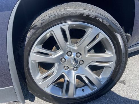 Certified 2020 Cadillac Escalade Premium Luxury AWD/4WD image 42