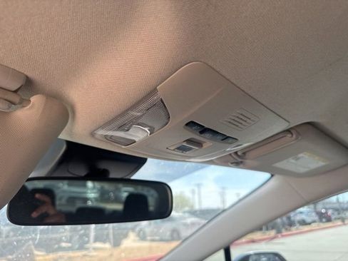 Used 2021 Toyota Corolla LE image 14