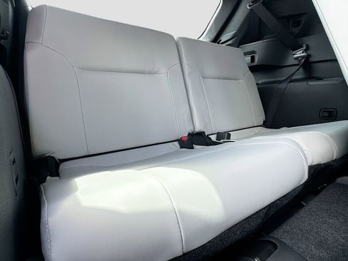 Used 2025 Mitsubishi Outlander SE image 29