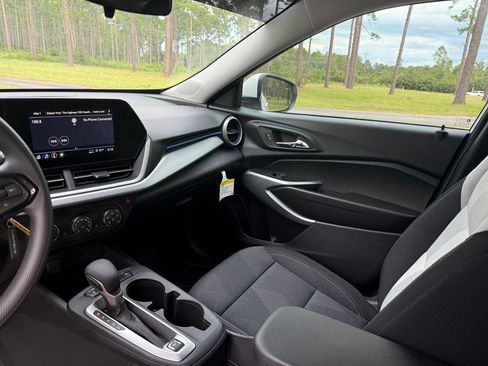 New 2026 Chevrolet Trax LS w/ LS Convenience Package FWD image 16