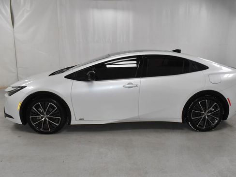 Used 2024 Toyota Prius XLE image 8