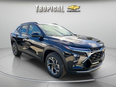 New 2026 Chevrolet Trax LT w/ Driver Confidence Package FWD image 5