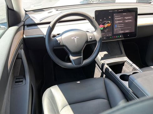 Used 2024 Tesla Model Y Long Range RWD image 18