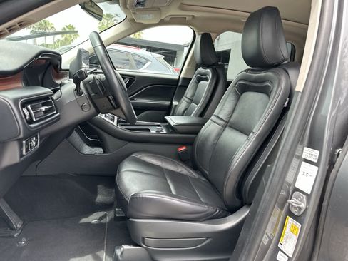 Used 2023 Lincoln Aviator Reserve AWD/4WD image 3