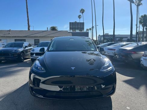 Used 2024 Tesla Model Y 2WD image 3