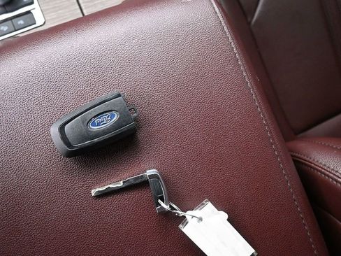 Used 2024 Ford Expedition Limited AWD/4WD image 12