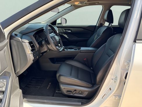 Certified 2025 Nissan Rogue SV w/ SV Premium Package AWD/4WD image 9