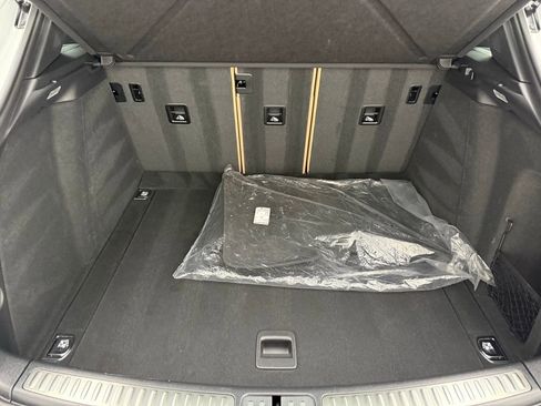 Used 2025 Porsche Macan image 32