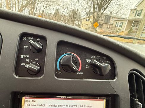 Used 2007 Ford E-350 and Econoline 350 XLT RWD image 17