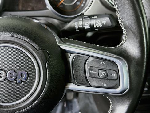Used 2021 Jeep Wrangler Unlimited Sahara AWD/4WD image 15