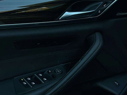 Used 2018 BMW 530i xDrive image 45