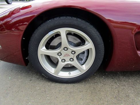 Used 2003 Chevrolet Corvette Convertible w/ Preferred Equipment Group1 RWD image 26