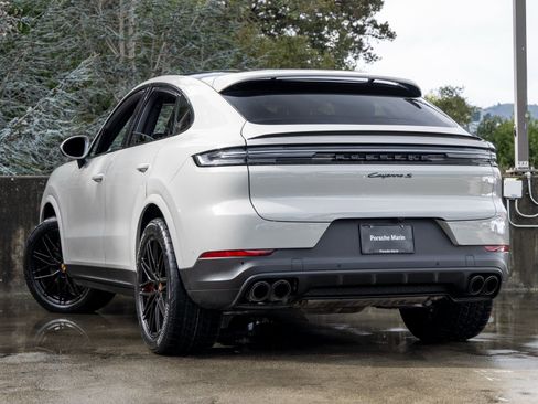 Certified 2025 Porsche Cayenne S image 3