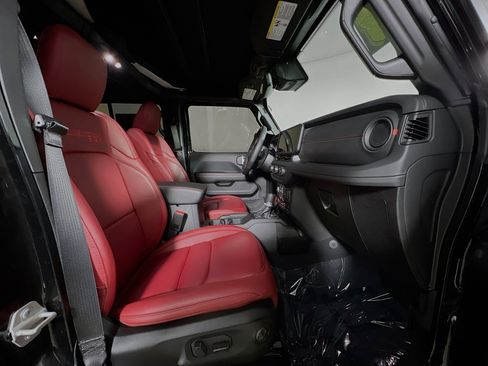 Used 2024 Jeep Wrangler Unlimited Rubicon 392 image 31