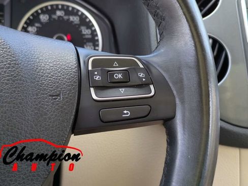 Used 2017 Volkswagen Tiguan SEL image 29