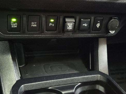 Certified 2020 Toyota Tacoma Limited image 32