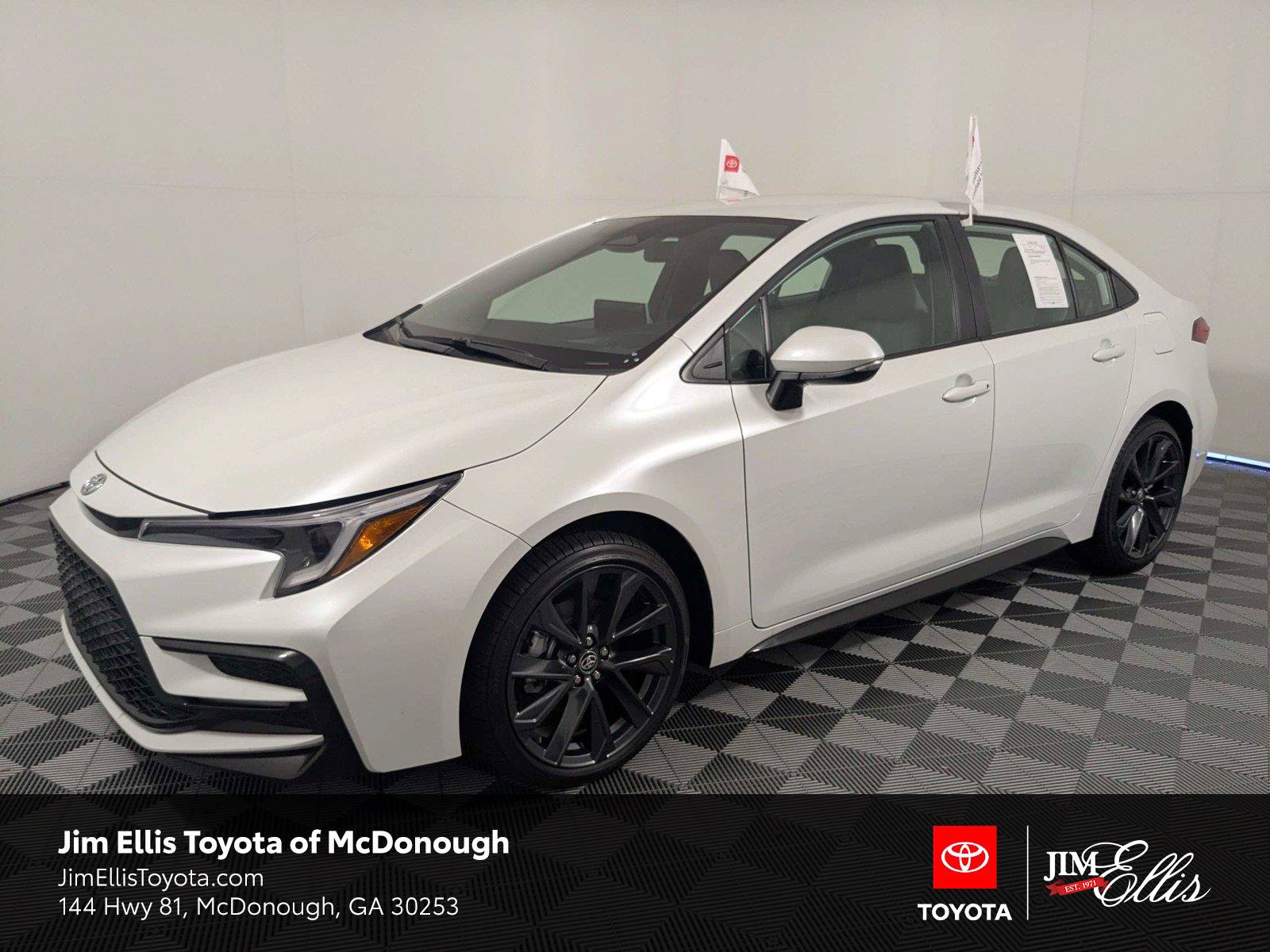 Certified 2026 Toyota Corolla SE w/ SE Package FWD image 1