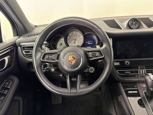 Certified 2024 Porsche Macan AWD/4WD image 11