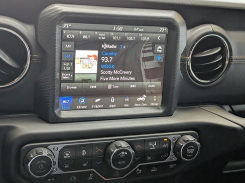 Used 2021 Jeep Wrangler Unlimited Sahara AWD/4WD image 26