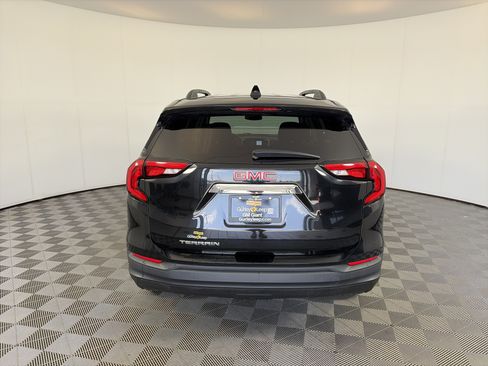 Used 2018 GMC Terrain SLE w/ Driver Convenience Package FWD image 9