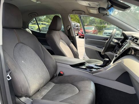 Used 2018 Toyota Camry LE FWD image 18