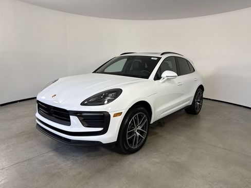 Certified 2025 Porsche Macan AWD/4WD image 1