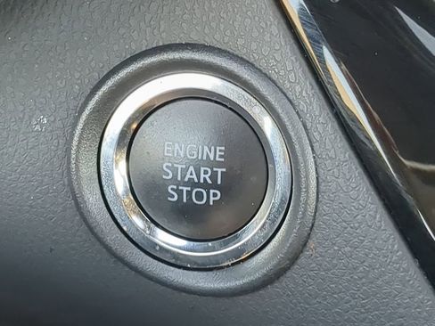 Used 2019 Toyota C-HR XLE image 34