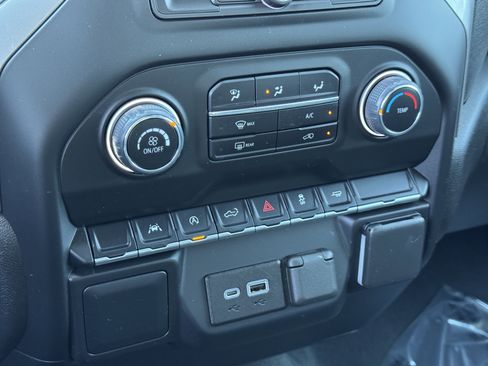 Certified 2022 Chevrolet Silverado 1500 Custom image 27