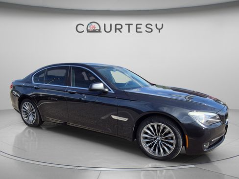 Used 2011 BMW 740i RWD image 7