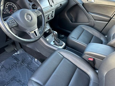 Used 2017 Volkswagen Tiguan S image 9