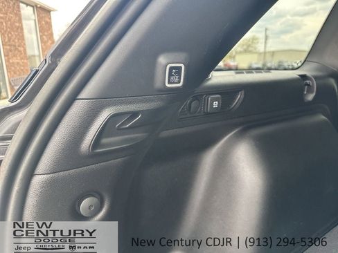 Used 2025 Jeep Grand Cherokee Limited w/ Luxury Tech Group II AWD/4WD image 11