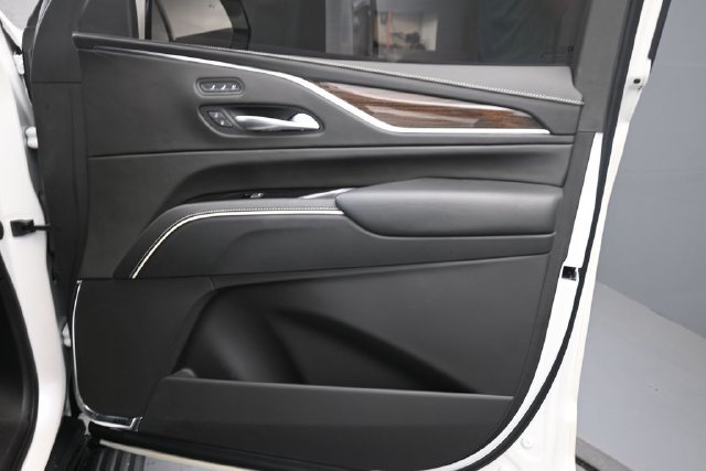 Used 2023 Cadillac Escalade Sport Platinum w/ LPO, ONYX Package AWD/4WD image 31