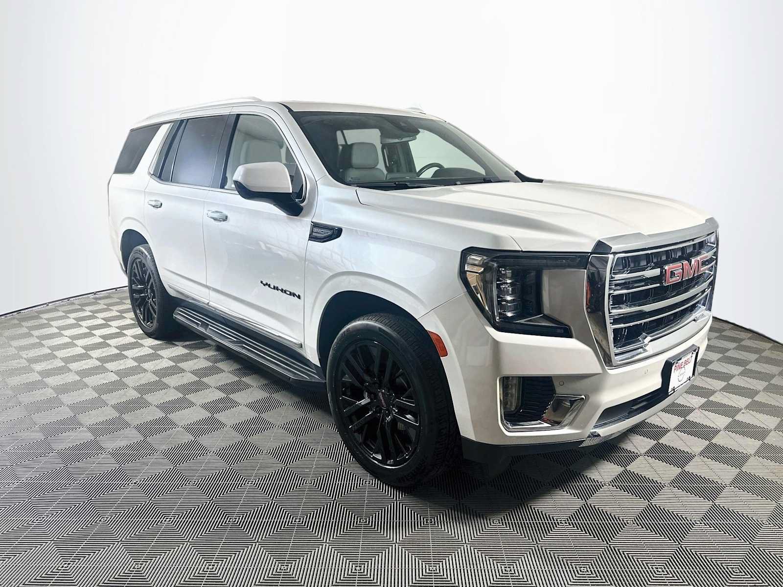 Used 2023 GMC Yukon SLT AWD/4WD image 3