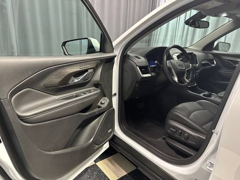Used 2022 GMC Terrain SLT w/ Infotainment Package II AWD/4WD image 5