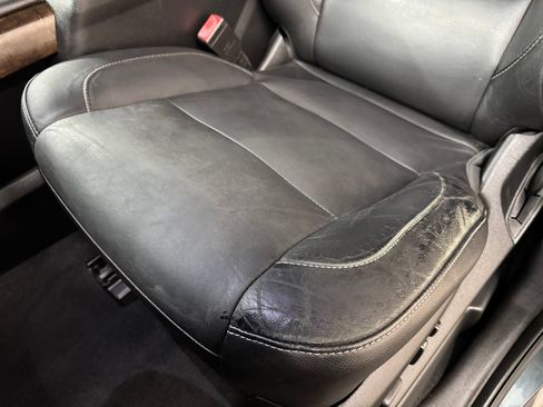 Used 2019 Chevrolet Suburban LT AWD/4WD image 16