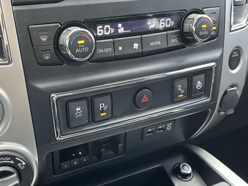 Used 2019 Nissan Titan PRO-4X w/ Pro-4x Convenience Package AWD/4WD image 32