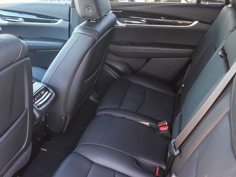 Used 2023 Cadillac XT6 Premium Luxury image 19