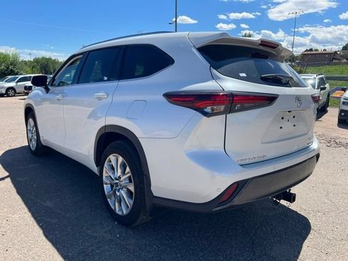 Used 2025 Toyota Highlander Limited AWD/4WD image 3