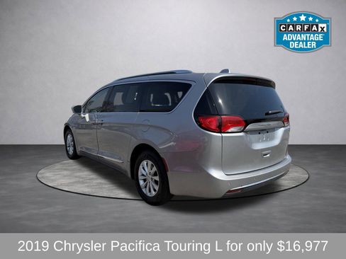 Used 2019 Chrysler Pacifica Touring-L image 7