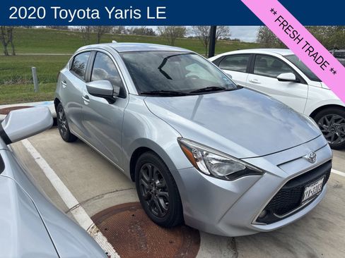 Used 2020 Toyota Yaris LE image 2