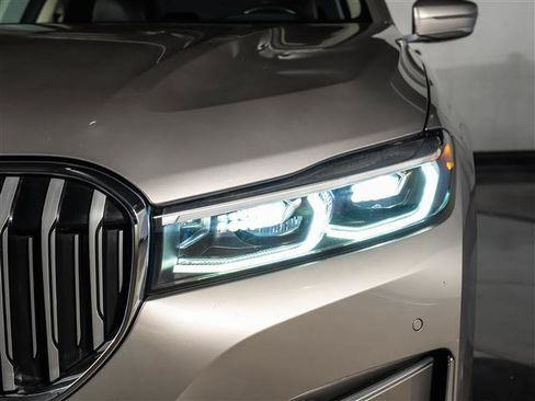 Used 2021 BMW 740i w/ Premium Package RWD image 12