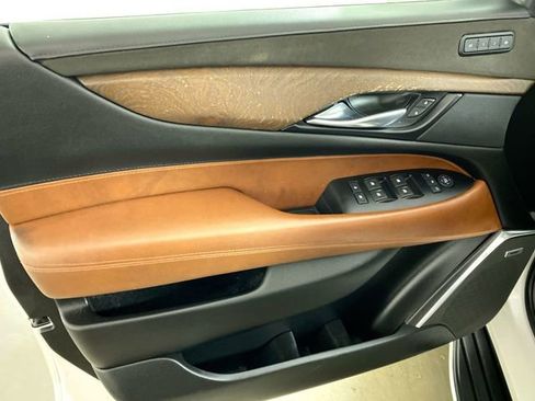 Used 2019 Cadillac Escalade ESV Luxury image 21