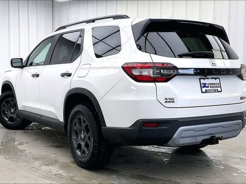 Certified 2025 Honda Pilot TrailSport image 11